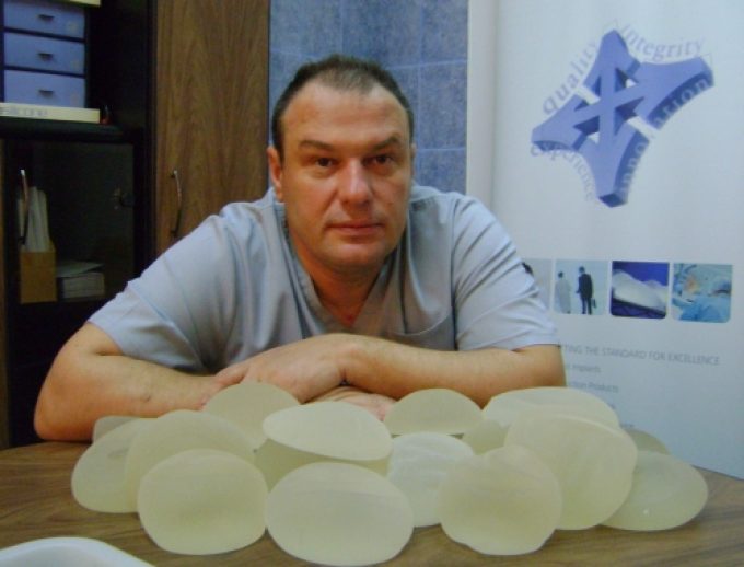 Dr. Marek Valcu Clinica medicala Silhouette